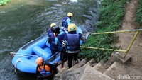 Para wisatawan akan diajak turun ke sungai dan naik ke atas perahu karet. Tiketnya setiap orang Rp 150 ribu, minimal lima orang. (Wisma/detikTravel)