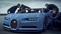 Dibutuhkan waktu 13.400 jam per orang untuk menyelesaikan replika Lego Bugatti Chiron ini.
