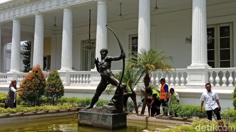 Patung Pemanah Karya Strobl Kembali ke Istana Kepresidenan Patung Pemanah Karya Strobl Kembali ke Istana Kepresidenan