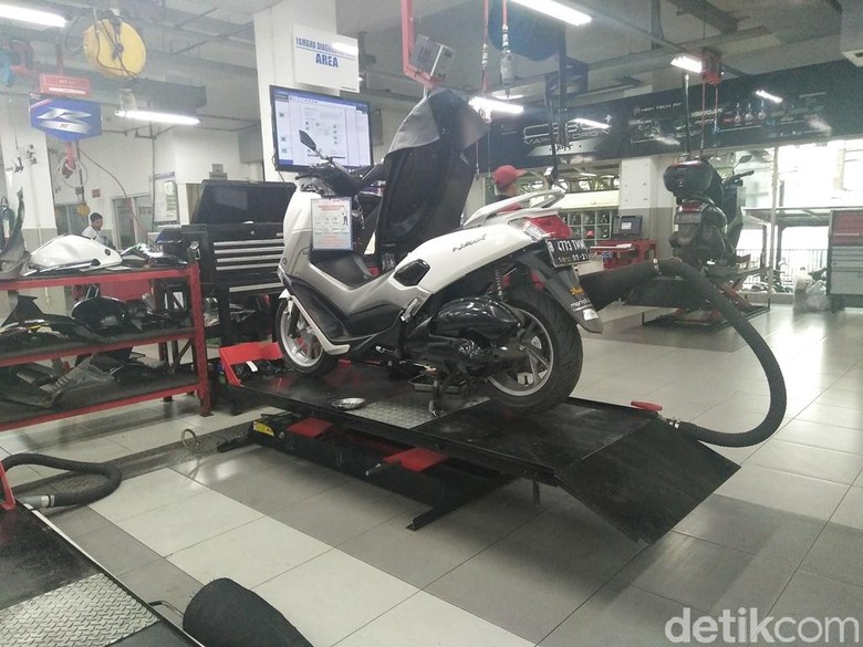 Ilustrasi servis motor. Foto: Luthfi Anshori Ilustrasi servis motor. Foto: Luthfi Anshori