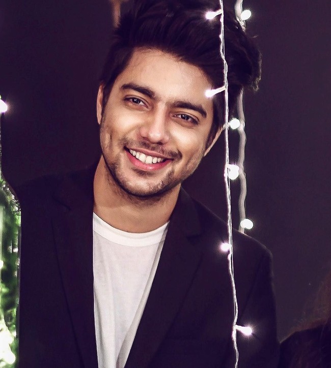 Siddharth Slathia pertamakali mengunggah video ke media sosial pada 2009 dan mendapat respon positif. Pada 2013 dia pun mencoba mengunggah video ke YouTube yaitu tentang bagaimana menyanyikan lagu klasik India.  Foto: Instagram