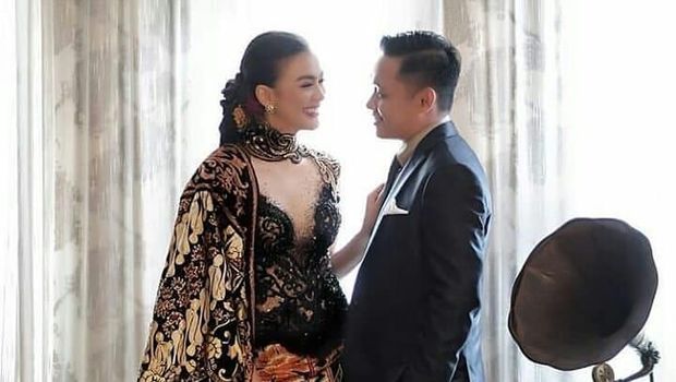 Sama-sama Masih Harus Kerja, Kezia Warouw dan Suami Saling Khawatir