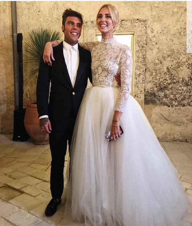 Anda pemerhati dunia fashion pasti sudah familiar dengan Chiara Ferragni. Wanita di balik blog The Blonde Salad tersebut beberapa waktu lalu menikahi rapper Italia Fedez dalam sebuah gelaran mewah. Foto: Instagram