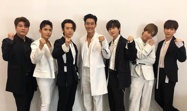 Super Junior menjadi salah satu pengisi acara internasional yang memeriahkan penutupan Asian Games 2018. Sosok Choi Siwon yang memang dikenal sebagai visual Super Junior pun mencuri perhatian para wanita. Foto: Instagram @siwonchoi