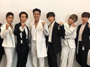 Kocak! Super Junior Goyang Dayung ala Jokowi di Penutupan Asian Games 2018