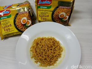 Rahasia Kelezatan Mie Instan Telur Asin, Cukup Rebus 2 Menit Saja