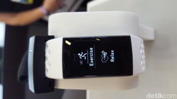 Tak cuma itu, deteksi detak jantung penggunanya pun dilakukan sepanjang waktu. (Foto: detikINET/Muhamad Imron Rosyadi)