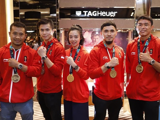 Atlet Indonesia yang berprestasi di Asian Games 2018 kembali mendapat apresiasi berupa jam tangan mewah TAG Heuer. Setelah Jonatan Christie dan beberapa atlet badminton Tanah Air, giliran atlet dari cabang olahraga wushu. (Foto: Dok. Time International)