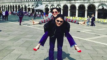 Fotonya bersama sang suami saat  liburan. Richard adalah salah satu orang terkaya di dunia dengan harta terkini menurut Forbes sebesar USD 11, 4 miliar atau di kisaran Rp 158 triliun.  (Foto: Instagram/zetianzzz)