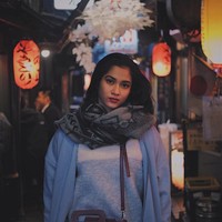 Paras cantik pemeran Rara Murni di film Wiro Sableng ini rupanya mendapat banyak perhatian dari netizen. Tak sedikit dari mereka memuji kecantikannya. Foto: Instagram @aghninyhaque