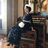 Berbeda dengan Halima dan Nurul, Sara tidak memakai hijab yang menutup seluruh rambutnya. Ia memakai turban dengan rambut di bagian depan yang masih terlihat. Foto: Instagram/Sara_iftekhar