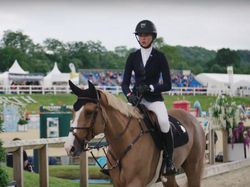 Gadis Cantik Kesayangan Steve Jobs Ini Diramal Pimpin Apple