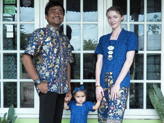 Baik Jennifer dan Bayu kerap kali memamerkan kekompakan dan kemesraannya bersama dengan buah hati kecilnya. Foto: Instagram @jennifer_kumbara