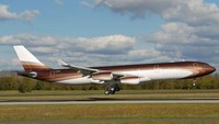 Jet pribadi paling yang satu ini juga masuk katagori jet termahal di dunia. Pemilik jet ini merupakan seorang miliarder dari Rusia Alisher Usmanov. Dia membayar US$ 238 juta atau setara Rp 3,5 triliun. Pesawat tipe Airbus ini dapat membawa ratusan penumpang dan terbang sejauh 9.000 mil. Istimewa/lovemoney.com.