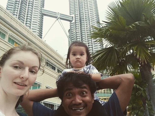 Setelah tiga tahun berlalu, Jennifer dan Bayu telah memiliki buah hati, seorang anak perempuan yang diberi nama Olivia. Foto: Instagram @jennifer_kumbara
