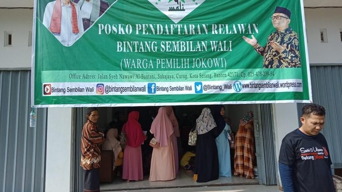 Emak-emak hingga Tukang Ojek di Banten Ramai Daftar Relawan Jokowi