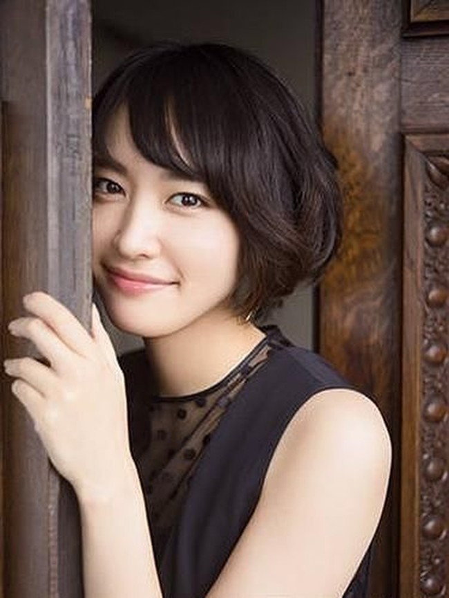 Yui Aragaki merupakan seorang aktris, penyanyi dan model cantik Jepang, yang lebih dikenal dengan nama Gakky atau Yuibo. Gakky mulai terjun ke dunia akting pada 2005 dengan membintangi serial Dragon Sakura. Foto: Instagram