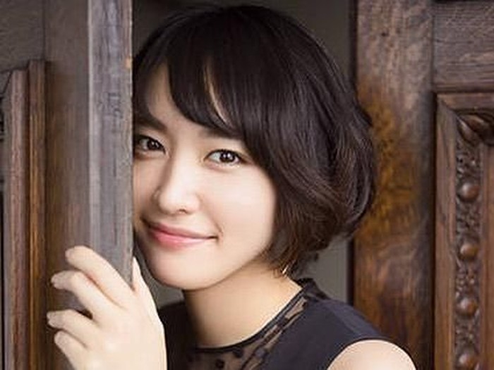 Artis cantik Jepang Yui Aragaki