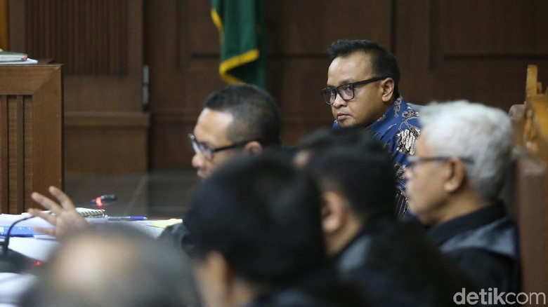 Ponakan Novanto Cabut BAP soal Terima SGD 500 Ribu dari Fayakhun Ponakan Novanto Cabut BAP soal Terima SGD 500 Ribu dari Fayakhun