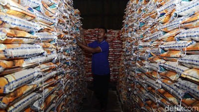 Stabilkan Harga, Bulog Guyur 15.000 Ton Beras/Hari