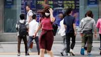 Dalam bahasa Korea, Jebi berarti menelan. Topan ini merupakan bagian dari serial serangan cuaca buruk yang terus melanda Jepang musim panas ini, seperti dijelaskan para ahli meteorologi. Toru Hanai/Reuters.