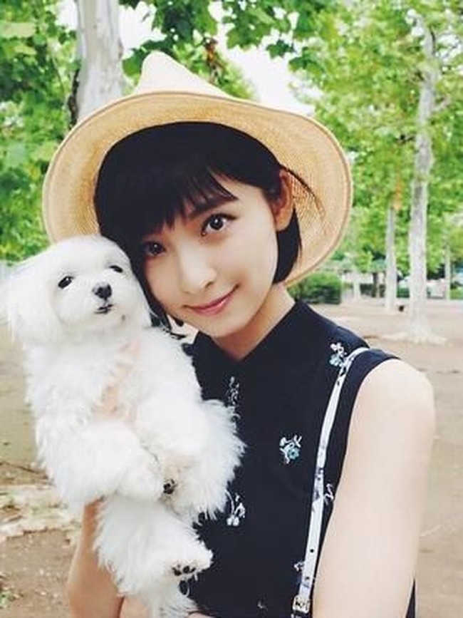 Mariko Shinoda seorang model cantik Jepang sekaligus mantan anggota grup idola AKB48. Dia kemudian terjun ke dunia akting pada 2009. Serial terbarunya pada 2018 ini berjudul Magic x Warrior Magimajo Pures!. Foto: Instagram