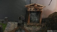 Konsep dan suasana di dalam museum yang seakan memberikan kesan pengunjung tengah berada di sebuah makam. Suasana ini lengkap dengan semerbak bau dupa dan suara jangkrik yang sengaja ditambahkan oleh pengelola (Hilda Meilisa Rinanda/detikTravel)
