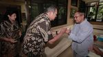 Foto: Pelukan Hangat SBY untuk Habibie di RSPAD