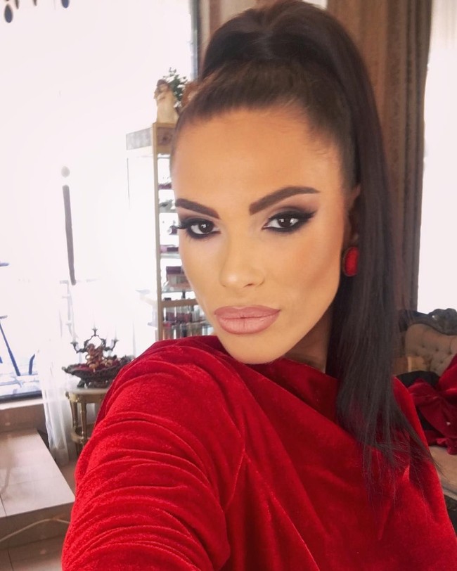 Tak hanya Miss Silicone, ia pun mengikuti kontes Miss Sexy Paparazzi dan Miss Playmate.  Foto: Instagram (@annamariacherneva)