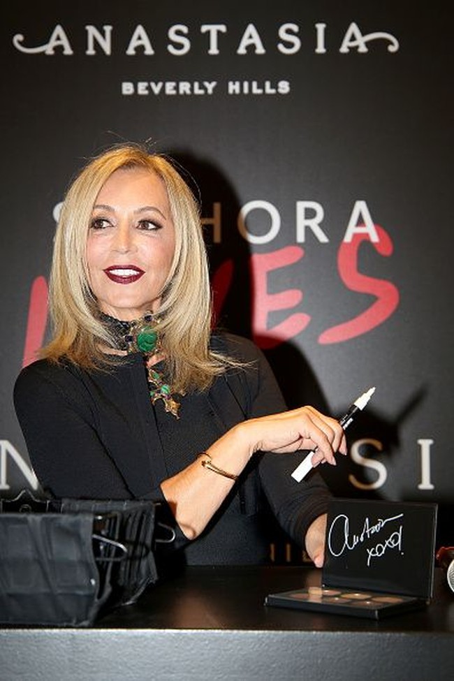 Aku ingin memberi pujian pada diriku sendiri karena menciptakan kembali alis. Impianku adalah agar semua wanita di bumi punya kesempatan untuk merias alis mereka dan menebalkannya, ungkapnya kepada Time. Foto: Getty Images