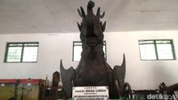 Sultan pertama di Cirebon, Pangeran Cakrabuana meninggalkan segudang peninggalan benda pusaka. Salah satunya Kereta Paksi Naga Liman (Sudirman Wamad/detikTravel)