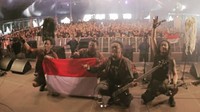 Down For Life mencuri perhatian karena busana yang ia kenakan saat manggung di Wacken Open Air di Jerman. Band metal asal Solo itu mengenakan batik di sana. Foto: Down For Life