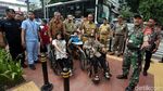 Anies Resmikan Jalur Khusus Disabilitas di Halte TransJ Bank Indonesia