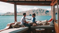 Nikita Willy dan Indra Priawan belum lama ini menikmati liburan mewah dengan yacht di NTB. Dok. Instagram