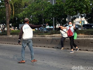 Viral Video Motor Jatuh Akibat Orang Menyeberang, Ini Imbauan Polisi