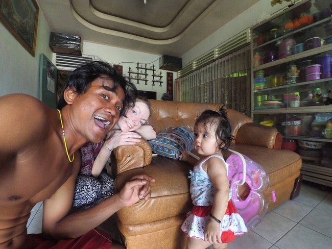 Jennifer pun kini telah menetap di Indonesia, tinggal bersama dengan sang suami. Foto: Instagram @jennifer_kumbara