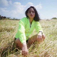 Pemilik akun Instagram @aghninyhaque ini kerap kali tampil dengan gayanya yang kasual dan sporty. Foto: Instagram @aghninyhaque