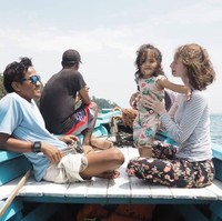 Begini potret kekompakan Jennifer bersama suami dan anaknya saat menikmati liburan di akhir pekan. Foto: Instagram @jennifer_kumbara