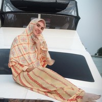 Sebelum menikah, Kartika Putri sudah tampak menyeriusi agama. Ia pun mantap memakai hijab syari, tak lama ia memutuskan untuk berhijab. Foto: Instagram/KartikaPutriWorld