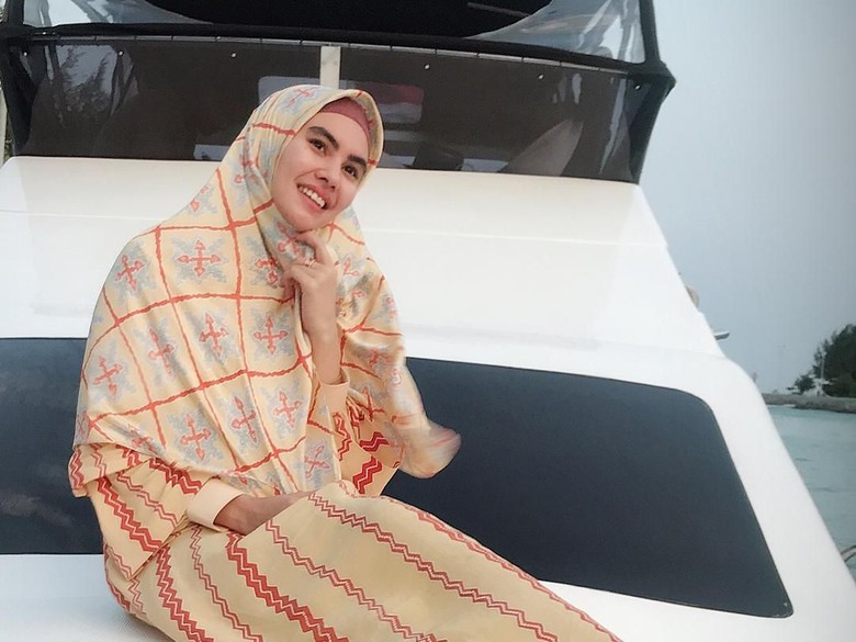 Fakta-fakta Kartika Putri yang Jadi Model Catwalk dengan Izin Suami/Foto: Instagram/KartikaPutriWorld Fakta-fakta Kartika Putri yang Jadi Model Catwalk dengan Izin Suami/Foto: Instagram/KartikaPutriWorld