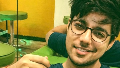Gaya Makan Penyanyi India Siddharth Slathia yang Tampil di Closing Asian Games