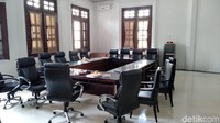 Dari 5 anggota DPRD yang tersisa, hanya Plt Ketua DPRD Kota Malang Abdulrachman serta anggota Komisi A Subur Triono yang terlihat datang. Lainnya tidak diketahui mengapa tidak datang ke DPRD Kota Malang. Mereka adalah Nirma Cris (Hanura), Priyatmoko Oetomo dan Tutuk Hariyani (PDIP).