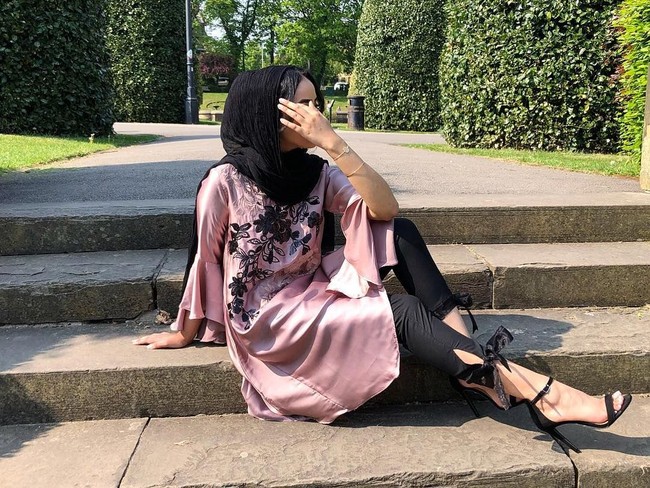 Sebelum Sara, ada beberapa wanita berhijab yang terjun di ajang kecantikan dunia. Sebut saja Halima Aden yang mengikuti Miss Minnesota tanpa membuka hijabnya. Ada pula Nurul Shamsul, hijabers berdarah Indonesia-Malaysia yang jadi Top 5 Miss New Zealand. Foto: Instagram/Sara_iftekhar
