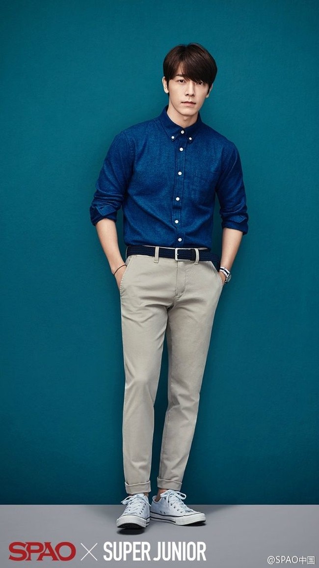 Saat tampil sebagai bintang iklan, Donghae bergaya preppy. Rambutnya yang ikal dipangkas menjadi pendek sehingga penampilannya tampak ‘clean’. Foto: Dok. SPAO x Super Junior