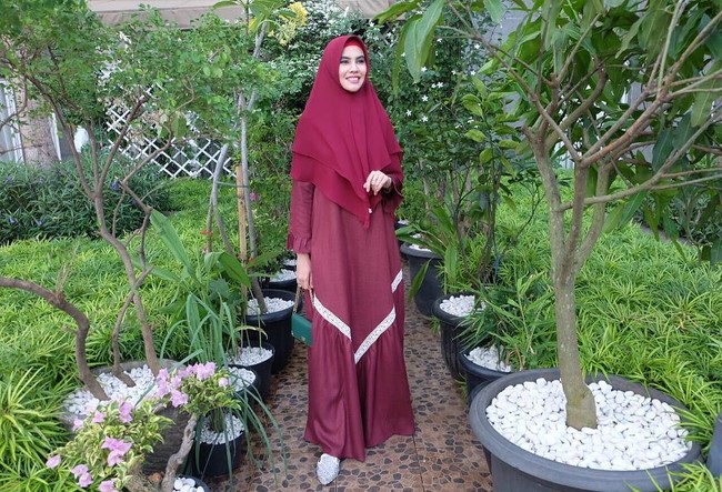 Sebelumnya, Kartika Putri sempat mengelak ketika ditanya tentang hubungannya dengan sang habib. Hingga kini, Kartika Putri belum mengonfirmasi pernikahannya dan siapa suaminya. Foto: Instagram/KartikaPutriWorld