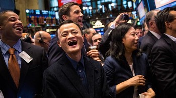 Tertawa lebar saat Alibaba melakukan IPO di bursa saham Amerika Serikat pada tahun 2014. Foto: Getty Images