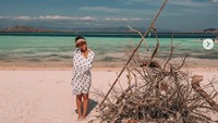 Ataupun menikmati laut bersama kekasih. Dok. Instagram