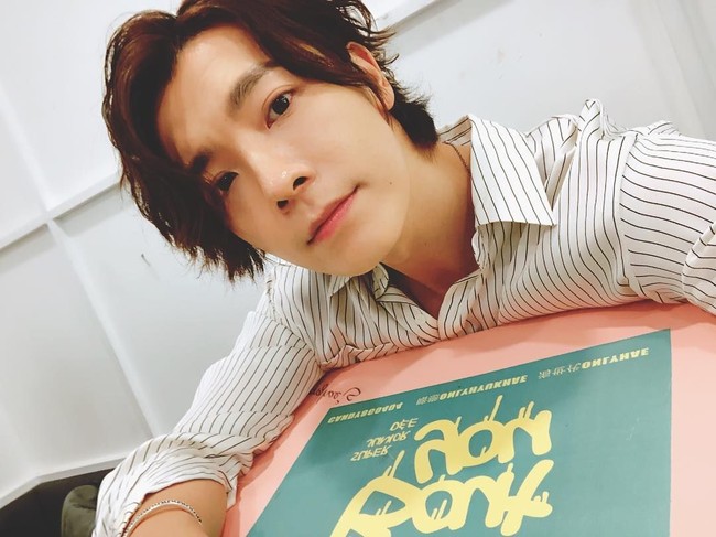 Donghae dikenal dengan pria tampan berambut messy. Rambut berantakannya itulah yang membuat penggemarnya yaitu para Fishies (sebutan untuk penggemar setia Donghae) gemas. Foto: Dok. Instagram