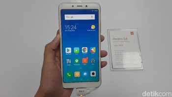 Redmi 6 akan mulai hadir pada 6 September dan bisa didapatkan di Lazada dan Authorized Mi Store dan juga akan tersedia e-commerce Xiaomi Mi.com di 11 September. (Foto: detikINET/Virgina Maulita Putri)