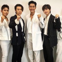 Donghae banyak dibicarakan sejak aksinya mengikuti goyang dayung ala Jokowi saat melakukan wawancara dengan sebuah stasiun radio Korea Selatan seminggu sebelum terbang ke Jakarta. Dan dia kembali melakukan goyang dayung ala Jokowi saat tampil di Gelora Bung Karno untuk penutupan Asian Games 2018. Foto: Dok. Instagram